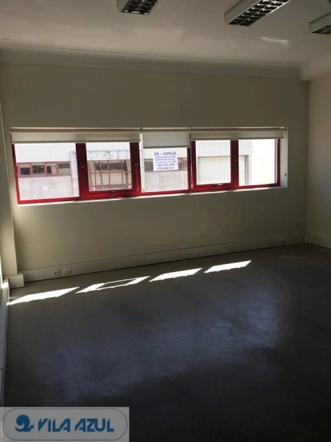 Armazém para Arrendamento em Moreira