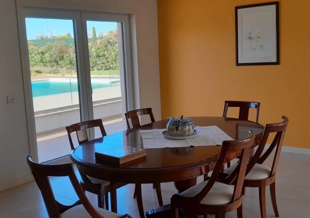 Moradia T4 para Venda em Quelfes Foto 13