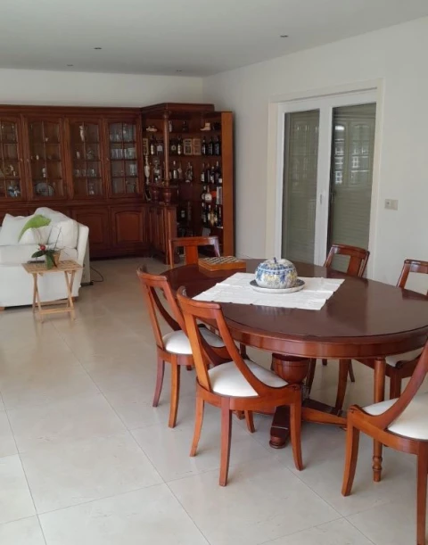 Moradia T4 para Venda em Quelfes