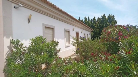 Moradia T4 para Venda em Quelfes