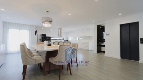 Moradia T5 para Venda em Rio Tinto