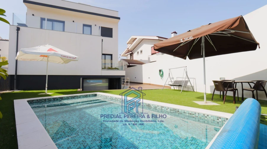 Moradia T5 para Venda em Rio Tinto Foto 2