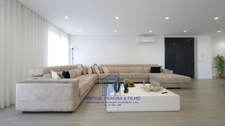 Moradia T5 para Venda em Rio Tinto Foto 13