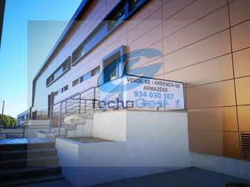 Armazém para Venda em Grijó e Sermonde