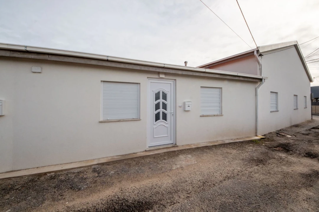 Moradia T2 para Arrendamento em Arcozelo Foto 12