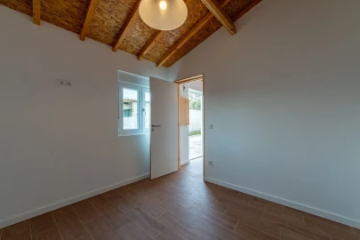 Moradia T2 para Arrendamento em Arcozelo