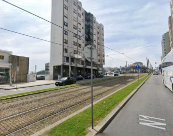 Loja para Venda em Arcozelo