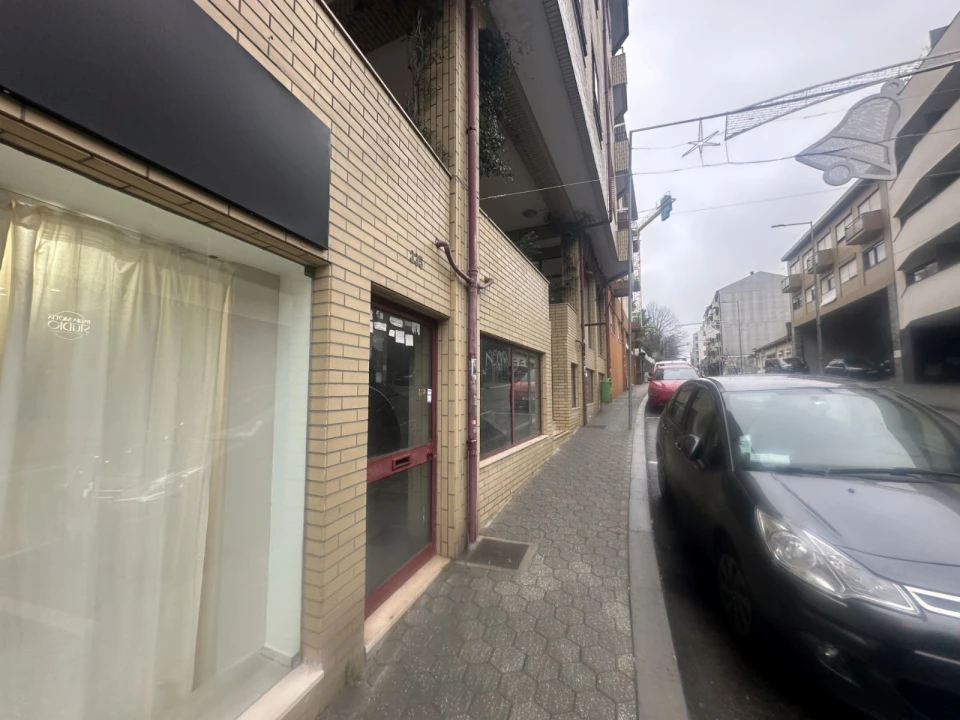 Loja para Venda em Arcozelo Foto 1