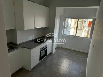 Apartamento T4 para Arrendamento em Campo de Ourique
