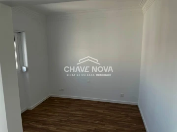 Apartamento T4 para Arrendamento em Campo de Ourique