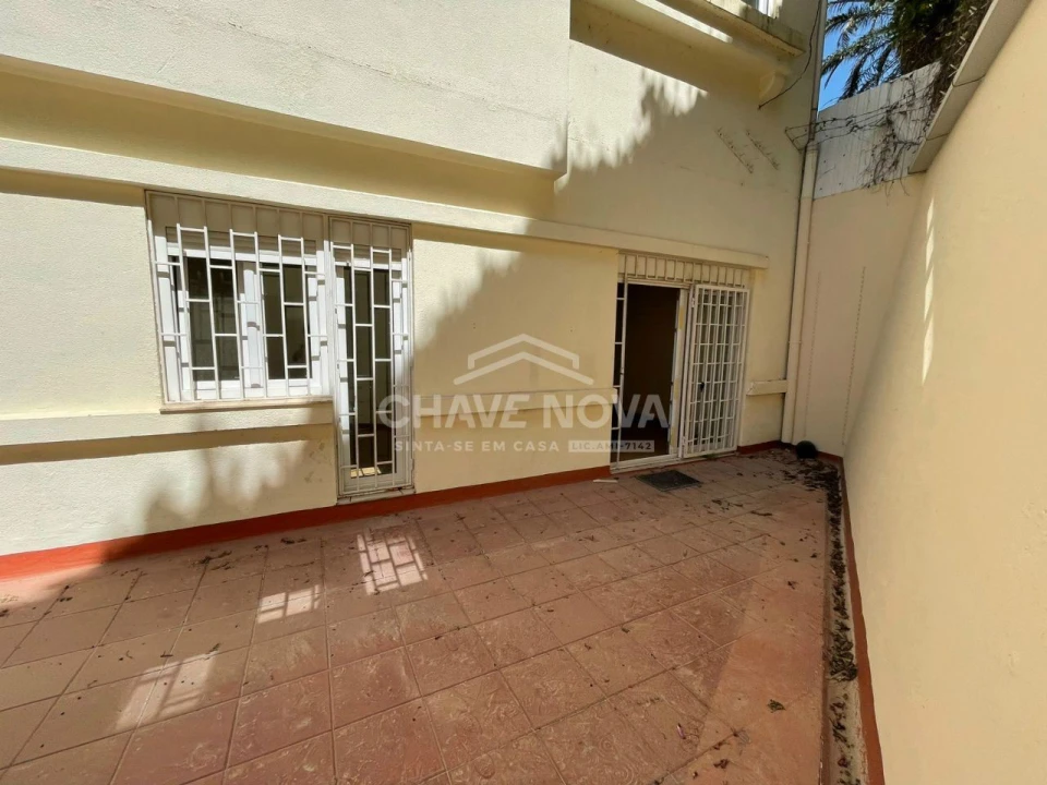 Apartamento T3 para Arrendamento em Santo António Foto 1