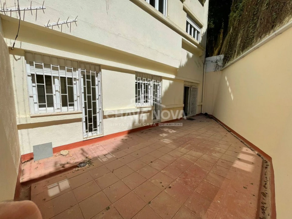 Apartamento T3 para Arrendamento em Santo António Foto 3