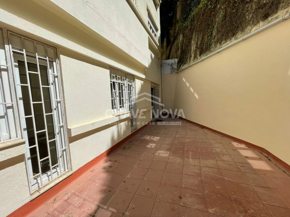 Apartamento T3 para Arrendamento em Santo António Foto 5