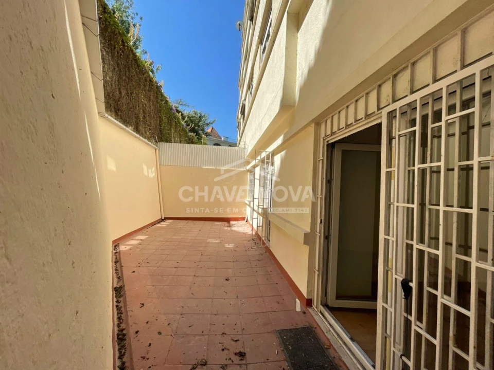 Apartamento T3 para Arrendamento em Santo António Foto 6