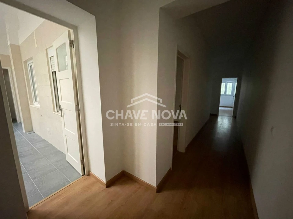 Apartamento T3 para Arrendamento em Santo António Foto 15