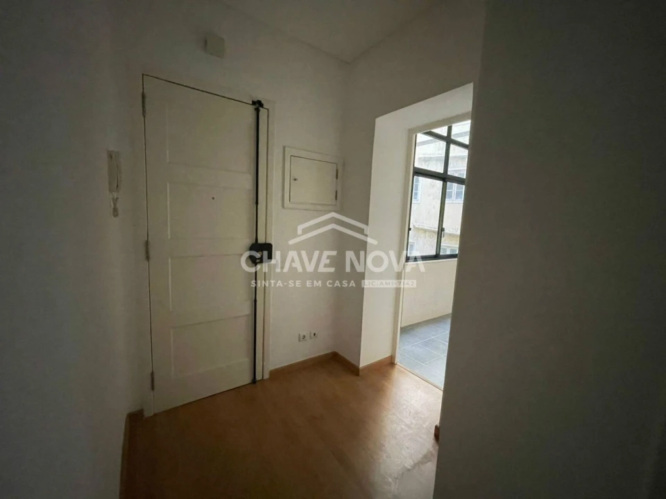 Apartamento T3 para Arrendamento em Santo António Foto 16