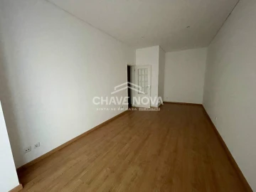 Apartamento T3 para Arrendamento em Santo António