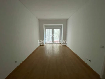 Apartamento T3 para Arrendamento em Santo António