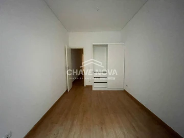 Apartamento T3 para Arrendamento em Santo António