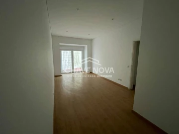 Apartamento T3 para Arrendamento em Santo António