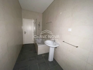 Apartamento T3 para Arrendamento em Santo António