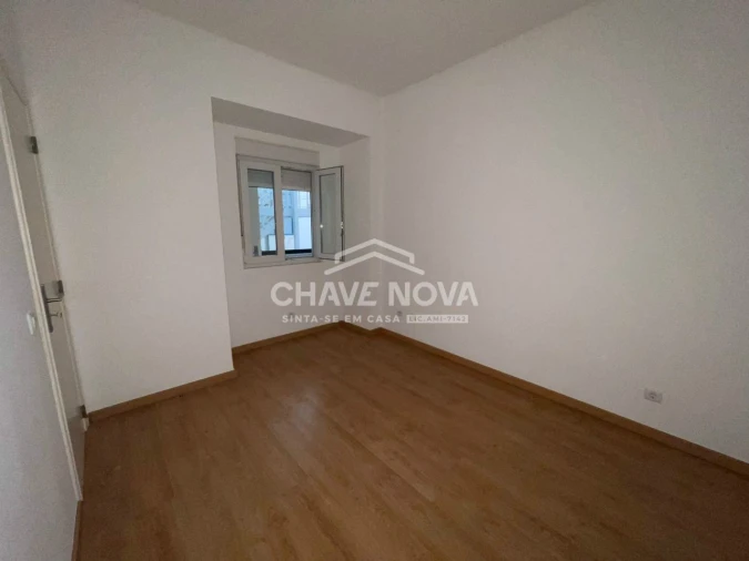 Apartamento T3 para Arrendamento em Santo António Foto 9