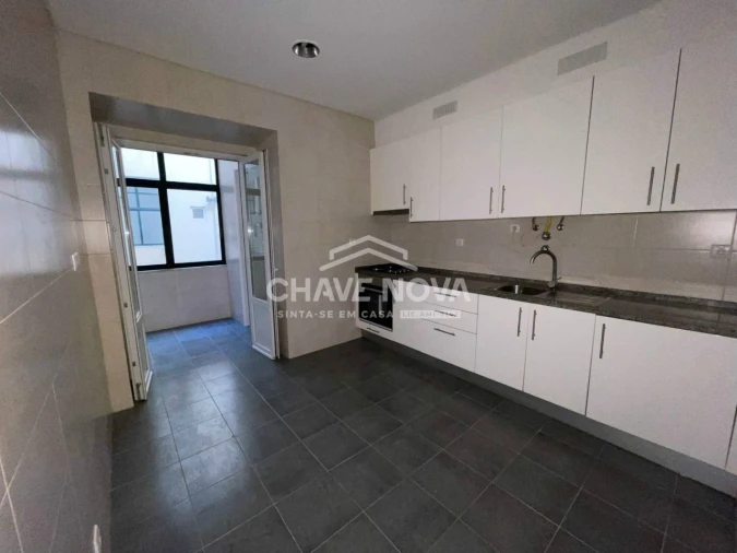 Apartamento T3 para Arrendamento em Santo António Foto 12