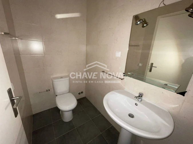 Apartamento T3 para Arrendamento em Santo António Foto 18