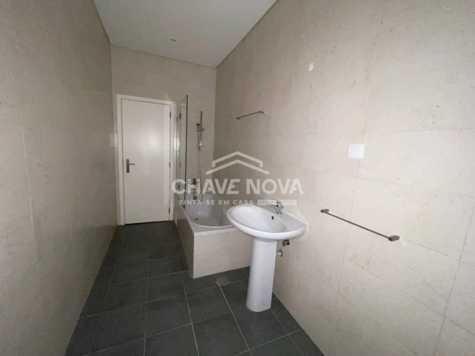 Apartamento T3 para Arrendamento em Santo António Foto 19