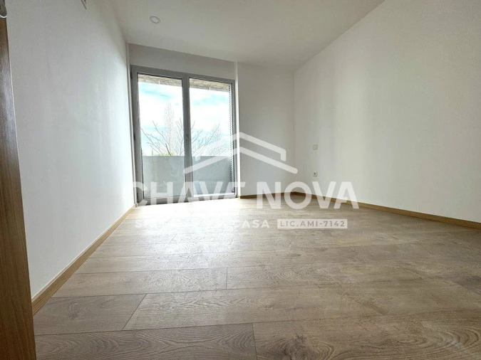 Apartamento T1 para Arrendamento em Ramalde Foto 6