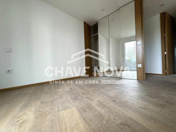 Apartamento T1 para Arrendamento em Ramalde Foto 7