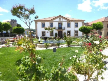 Moradia T5 para Venda em Escalhão