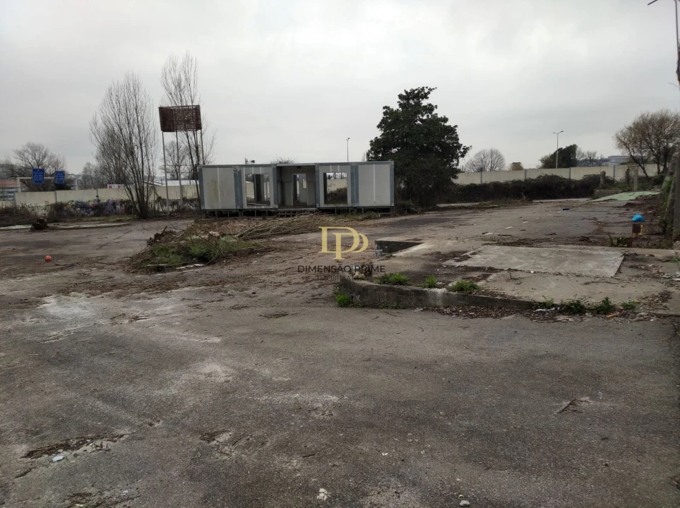 Terreno Comércio / Armazém para Arrendamento em Paranhos Foto 3