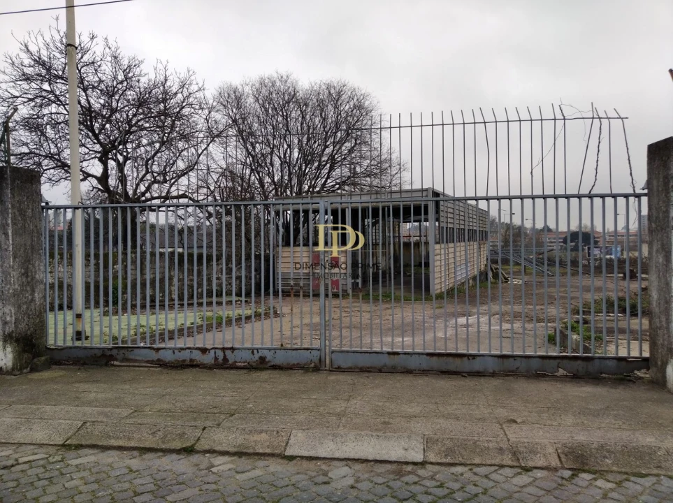 Terreno Comércio / Armazém para Arrendamento em Paranhos Foto 6