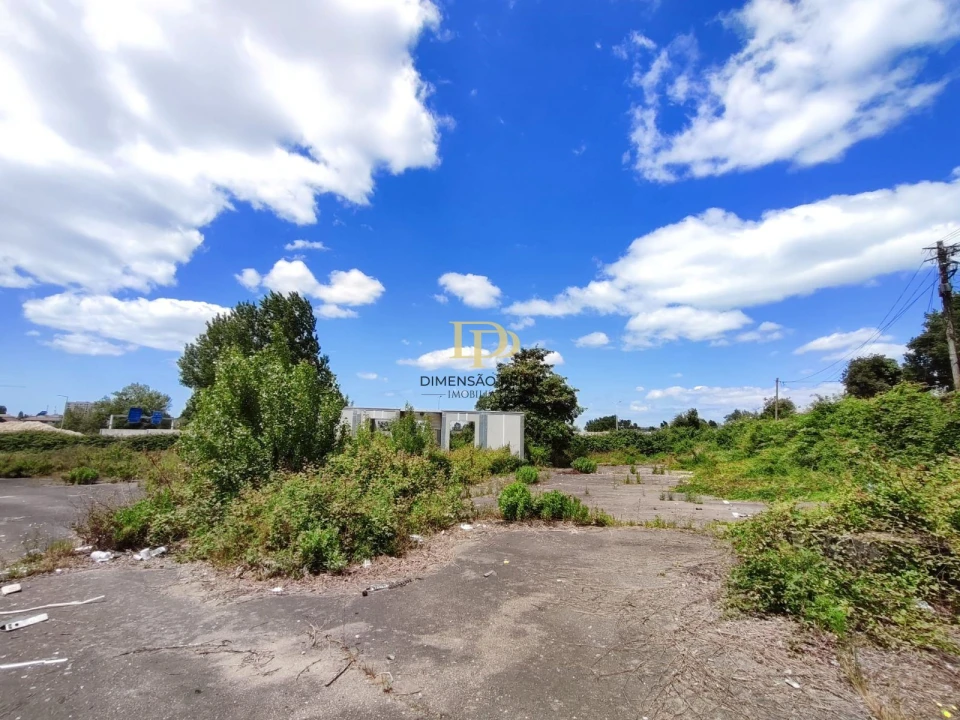 Terreno Comércio / Armazém para Arrendamento em Paranhos Foto 3