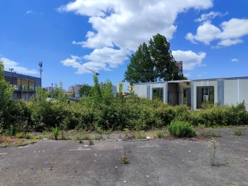 Terreno Comércio / Armazém para Arrendamento em Paranhos
