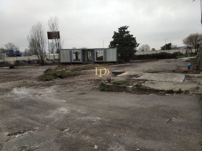 Terreno Comércio / Armazém para Arrendamento em Paranhos Foto 3