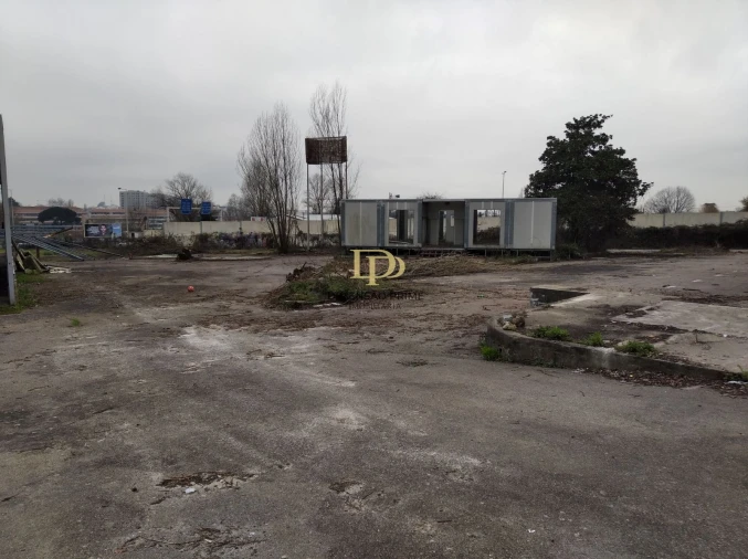 Terreno Comércio / Armazém para Arrendamento em Paranhos Foto 4