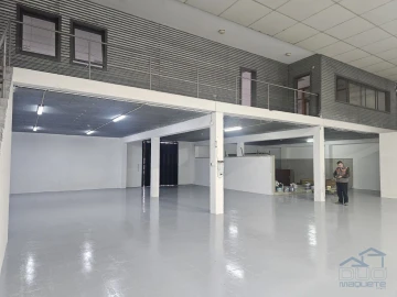 Armazém para Venda em Perafita, Lavra e Santa Cruz do Bispo