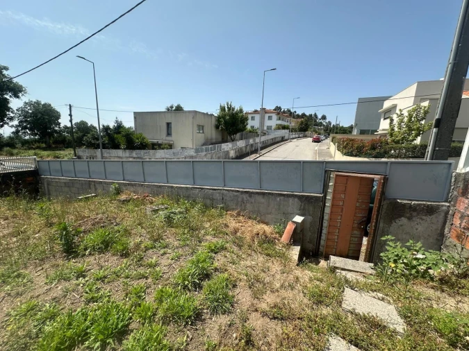 Terreno para Venda em Arcozelo Foto 2