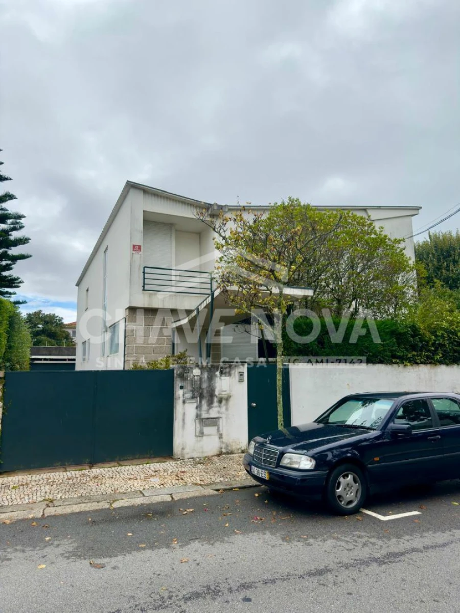Moradia T4 para Venda em Lordelo do Ouro e Massarelos Foto 2