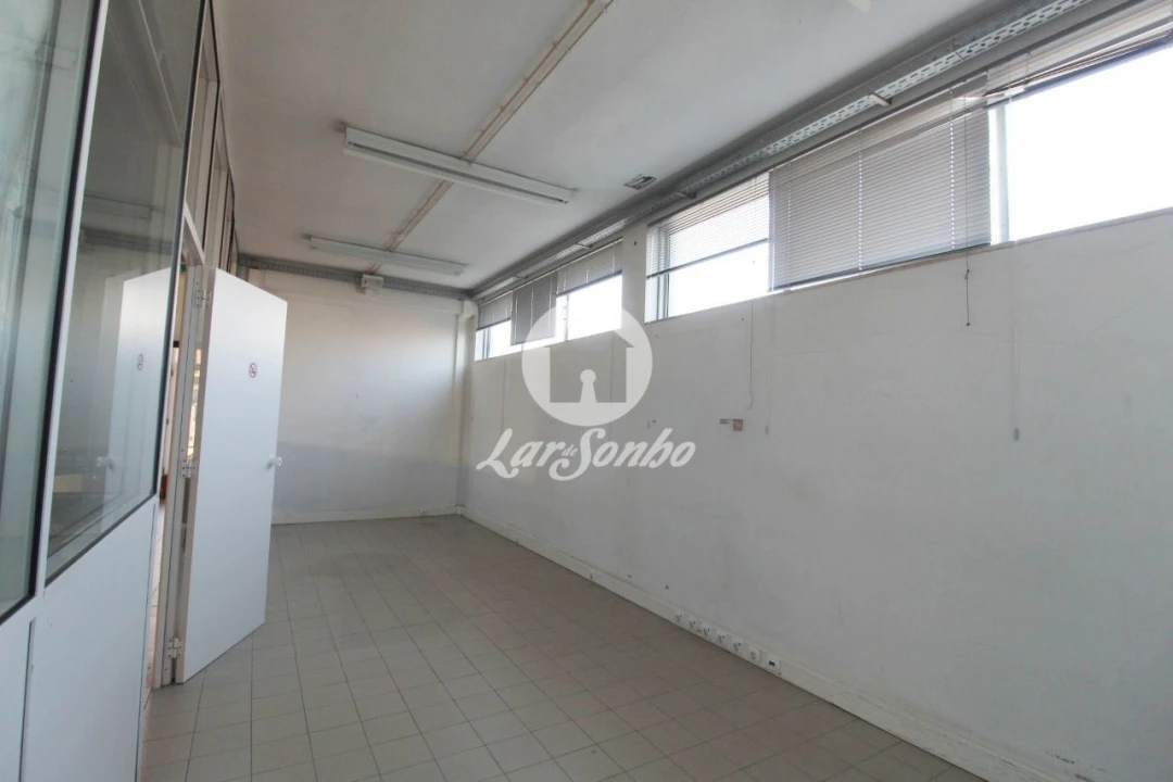 Armazém para Venda em Carvalhal Foto 9