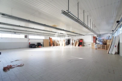 Armazém para Venda em Carvalhal