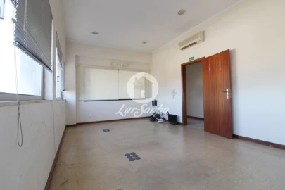 Armazém para Venda em Carvalhal