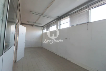 Armazém para Venda em Carvalhal