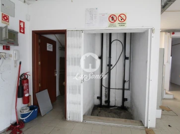 Armazém para Venda em Carvalhal