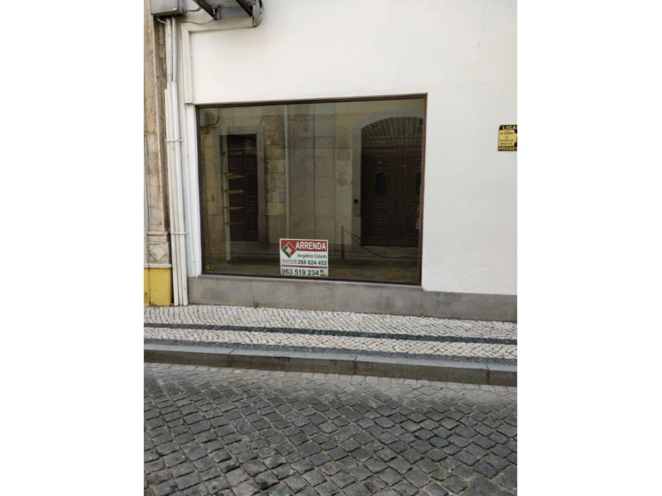 Loja para Arrendamento em Caia, São Pedro e Alcáçova Foto 2