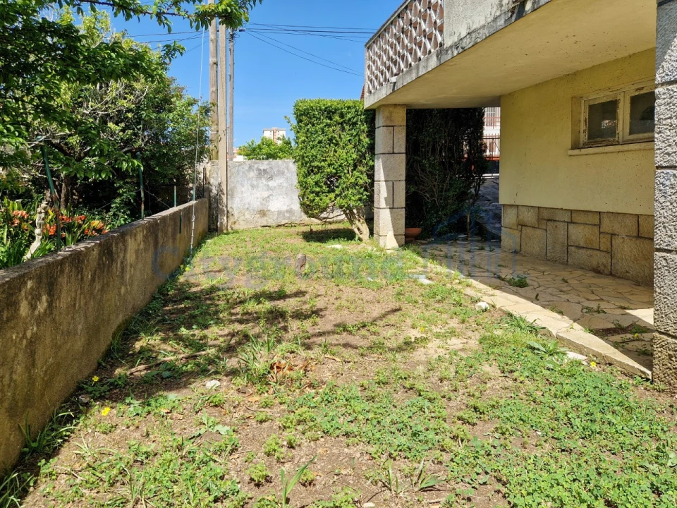 Moradia T6 para Venda em Algueirão-Mem Martins Foto 38