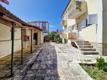 Moradia T6 para Venda em Algueirão-Mem Martins