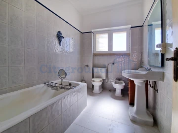 Moradia T6 para Venda em Algueirão-Mem Martins